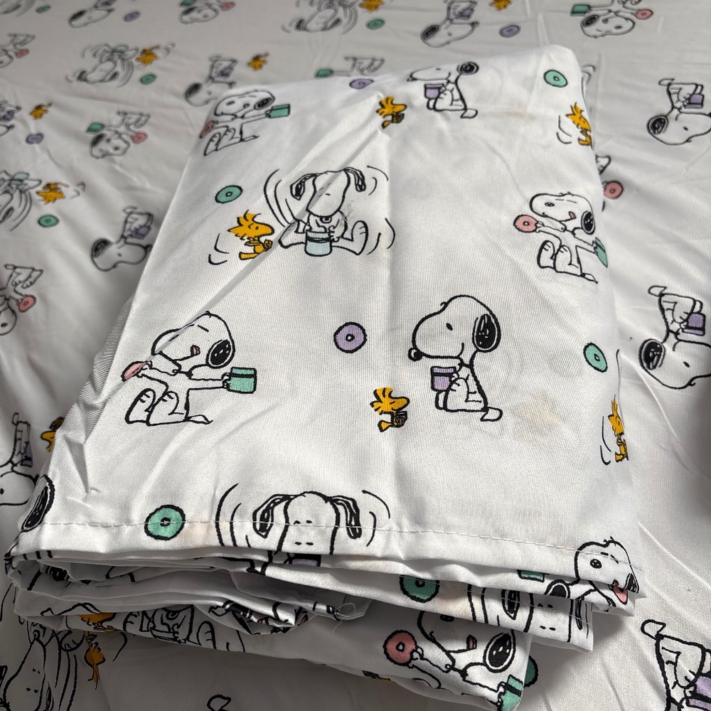 Peanuts Snoopy Full Sheet Set - Picture 2 of 3